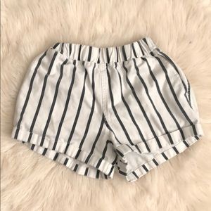 Elastic stripped shorts